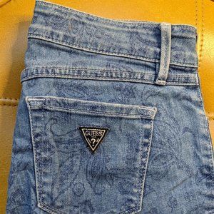 GUESS Brittney Skinny Ankle Jean in Light Wash Paisley, Size 25